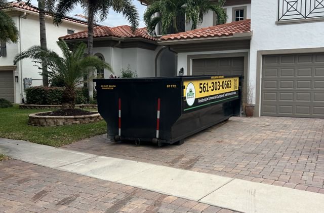 Roll-off-dumpster